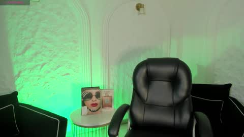 Danna Cruz  online show from September 22, 6:50 pm