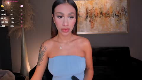 Danna Cruz  online show from January 17, 7:05 pm