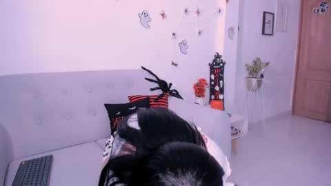 Snapshot of dannahyde chatting on October 16, 4:42 pm Insta DannaBlueX  online show from October 16, 4:42 pm