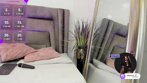 Danna online show from October 14, 7:27 pm