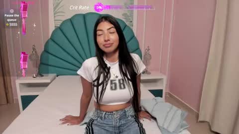 Snapshot of daphne_fox_ chatting on February 21, 3:01 am Daphne  online show from February 21, 3:01 am