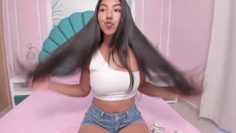 Snapshot of daphne_fox_ chatting on January 18, 9:34 pm Daphne  online show from January 18, 9:34 pm