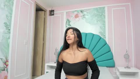 Snapshot of daphne_fox_ chatting on January 22, 2:26 am Daphne  online show from January 22, 2:26 am