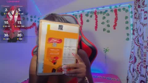 Snapshot of daphnewalker__ chatting on February 11, 2:35 pm Daphne online show from February 11, 2:35 pm