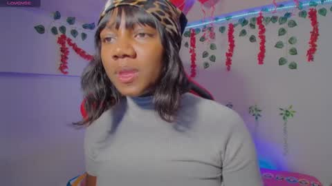 Snapshot of daphnewalker__ chatting on February 23, 12:47 am Daphne online show from February 23, 12:47 am