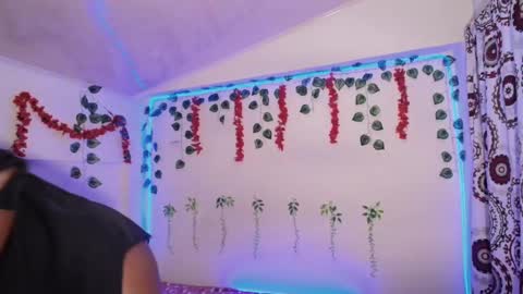 Snapshot of daphnewalker__ chatting on February 6, 10:47 am Daphne online show from February 6, 10:47 am