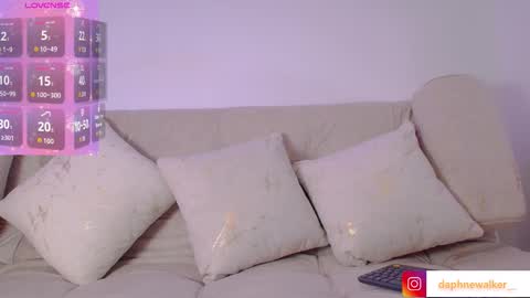 Snapshot of daphnewalker__ chatting on October 10, 11:04 am Daphne online show from October 10, 11:04 am