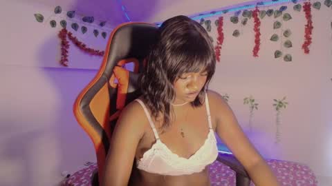 Snapshot of daphnewalker__ chatting on February 7, 3:08 pm Daphne online show from February 7, 3:08 pm