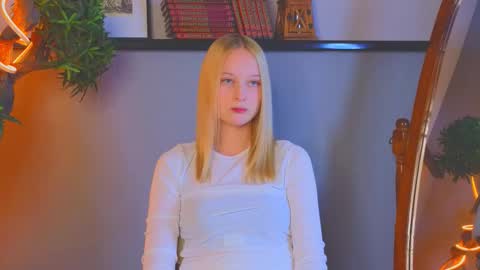 Kami online show from October 26, 3:24 am