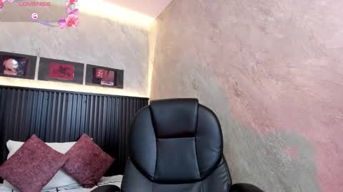 Dark online show from September 17, 12:25 pm