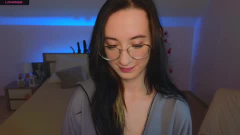Snapshot of dark_lola_ chatting on December 21, 10:06 am Lola online show from December 21, 10:06 am