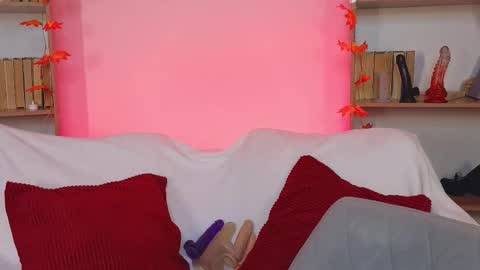 Snapshot of dark_lola_ chatting on October 10, 2:16 am Lola online show from October 10, 2:16 am