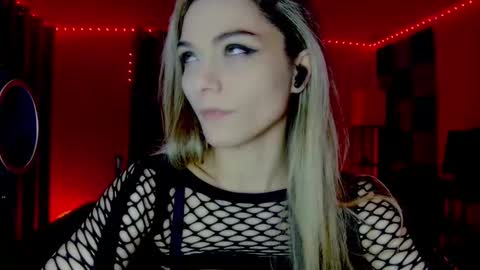 roseredgoddess online show from November 19, 4:34 am