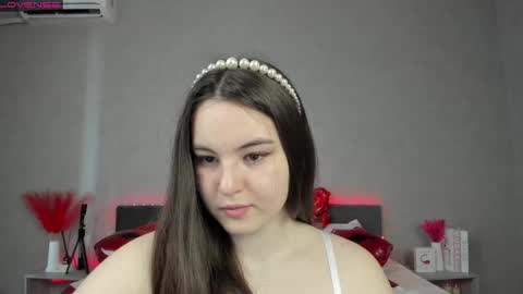 darlenedolce online show from February 20, 9:33 am