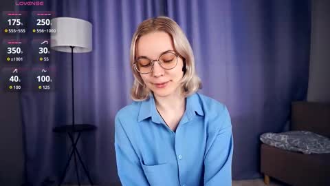 Charlie 18yo online show from October 4, 6:30 am