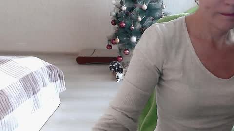 Mia online show from January 12, 10:02 am