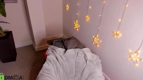 Jennifer online show from December 18, 11:31 pm