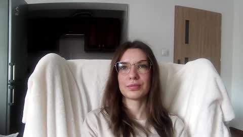 Snapshot of delightaurora chatting on February 24, 7:42 am Aurora online show from February 24, 7:42 am