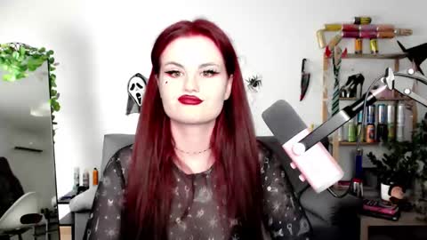 dellacrush_ online show from October 18, 5:26 pm