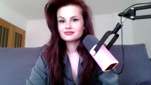 dellacrush_ online show from March 9, 3:05 pm