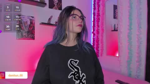 Snapshot of destiny14_ chatting on October 7, 2:05 am Dani online show from October 7, 2:05 am