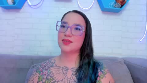 Snapshot of deva_blue chatting on January 19, 4:33 am Deva Blue online show from January 19, 4:33 am