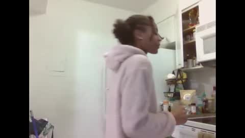 Snapshot of deviantdynasty chatting on October 10, 8:52 am deviantdynasty online show from October 10, 8:52 am