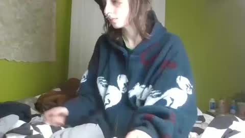 Snapshot of devilg1rl chatting on October 13, 2:14 am poutyangel online show from October 13, 2:14 am