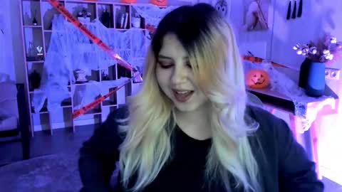 Dia online show from October 31, 8:46 pm