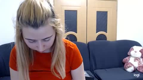 Snapshot of dianasmiey7 chatting on March 3, 7:35 pm dianasmiey7 online show from March 3, 7:35 pm