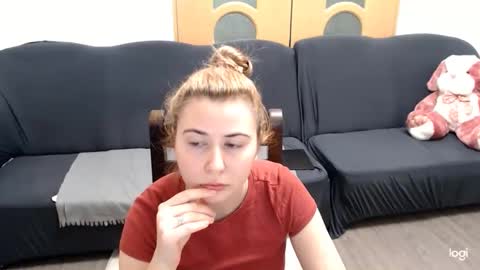 Snapshot of dianasmiey7 chatting on January 22, 8:49 pm dianasmiey7 online show from January 22, 8:49 pm