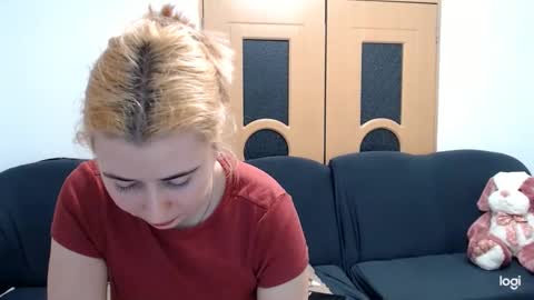 Snapshot of dianasmiey7 chatting on February 17, 7:44 pm dianasmiey7 online show from February 17, 7:44 pm