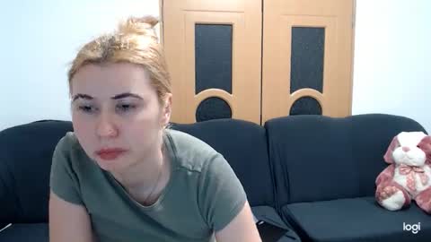 Snapshot of dianasmiey7 chatting on February 13, 8:34 pm dianasmiey7 online show from February 13, 8:34 pm