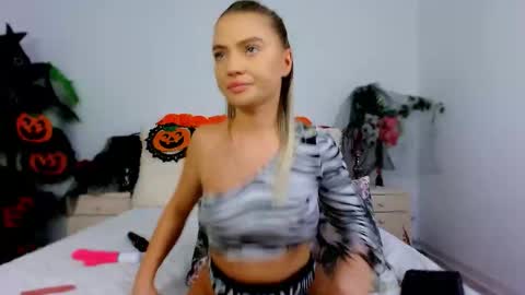 Snapshot of dirtystudentgirl chatting on October 22, 9:14 am Chloe online show from October 22, 9:14 am