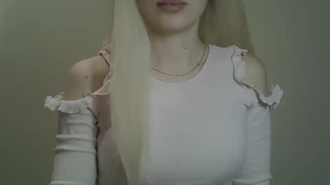 DitaMilton online show from January 31, 1:23 pm