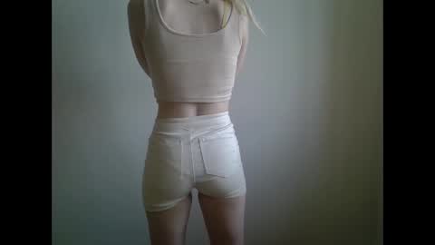 DitaMilton online show from October 11, 1:25 pm