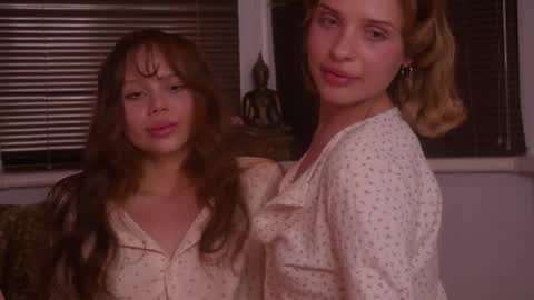 Eva and Lucia online show from September 25, 8:50 pm