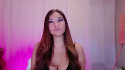 DivineLynn online show from February 25, 1:21 pm