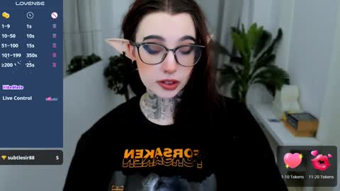 dixipixi_ online show from February 6, 10:36 am