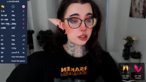 dixipixi_ online show from October 12, 6:05 am