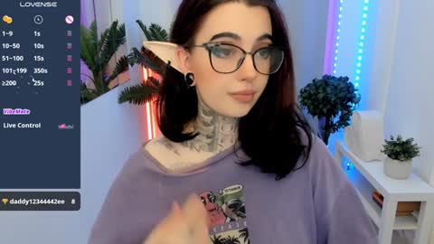 dixipixi_ online show from December 8, 5:29 am