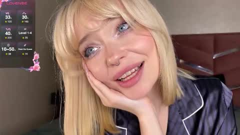 Snapshot of doll_from_venus chatting on October 6, 3:29 pm Dorothy Mayfield online show from October 6, 3:29 pm