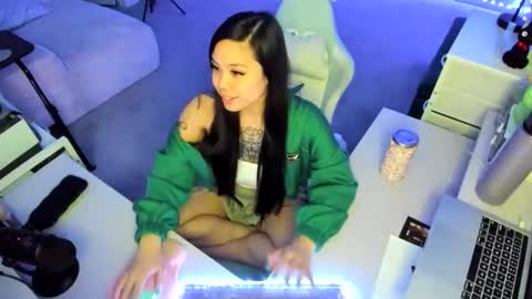 DOLLLFACE online show from February 1, 5:39 am