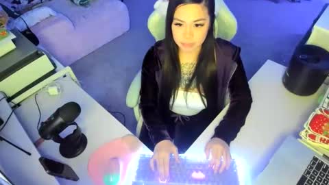 DOLLLFACE online show from December 15, 6:07 am