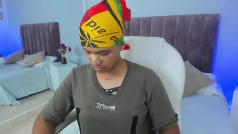 Snapshot of dominick_joness chatting on February 12, 8:40 pm Dominick  online show from February 12, 8:40 pm