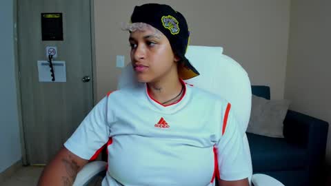 Snapshot of dominick_joness chatting on September 10, 5:18 am Dominick  online show from September 10, 5:18 am