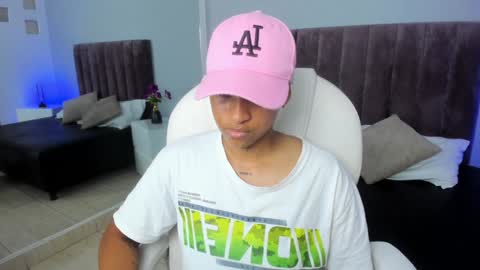 Snapshot of dominick_joness chatting on February 7, 8:42 pm Dominick  online show from February 7, 8:42 pm