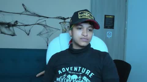 Snapshot of dominick_joness chatting on October 18, 5:32 am Dominick  online show from October 18, 5:32 am