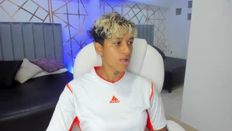 Snapshot of dominick_joness chatting on February 3, 8:24 pm Dominick  online show from February 3, 8:24 pm