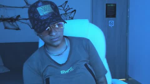 Snapshot of dominick_joness chatting on October 7, 6:51 am Dominick  online show from October 7, 6:51 am